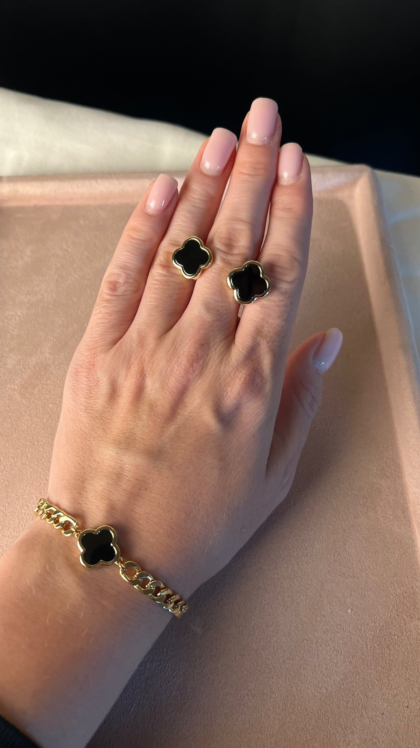 Black Clover Bracelet, Delicate Clover Bracelet, Mother of Pearl, Lucky Four Leaf Clover, Gift for Her