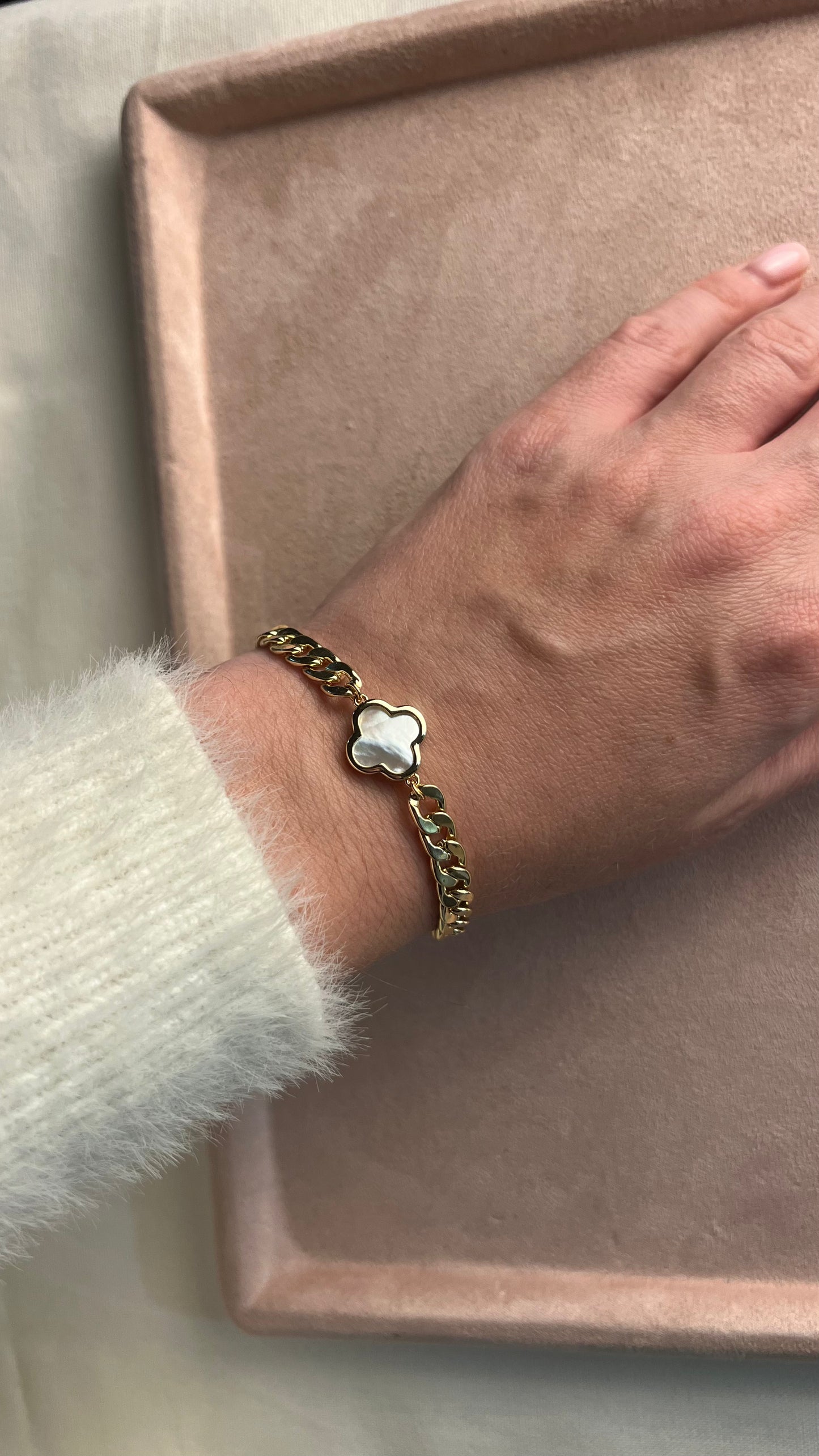 White Clover Bracelet, Delicate Clover Bracelet, Mother of Pearl, Lucky Four Leaf Clover, Gift for Her