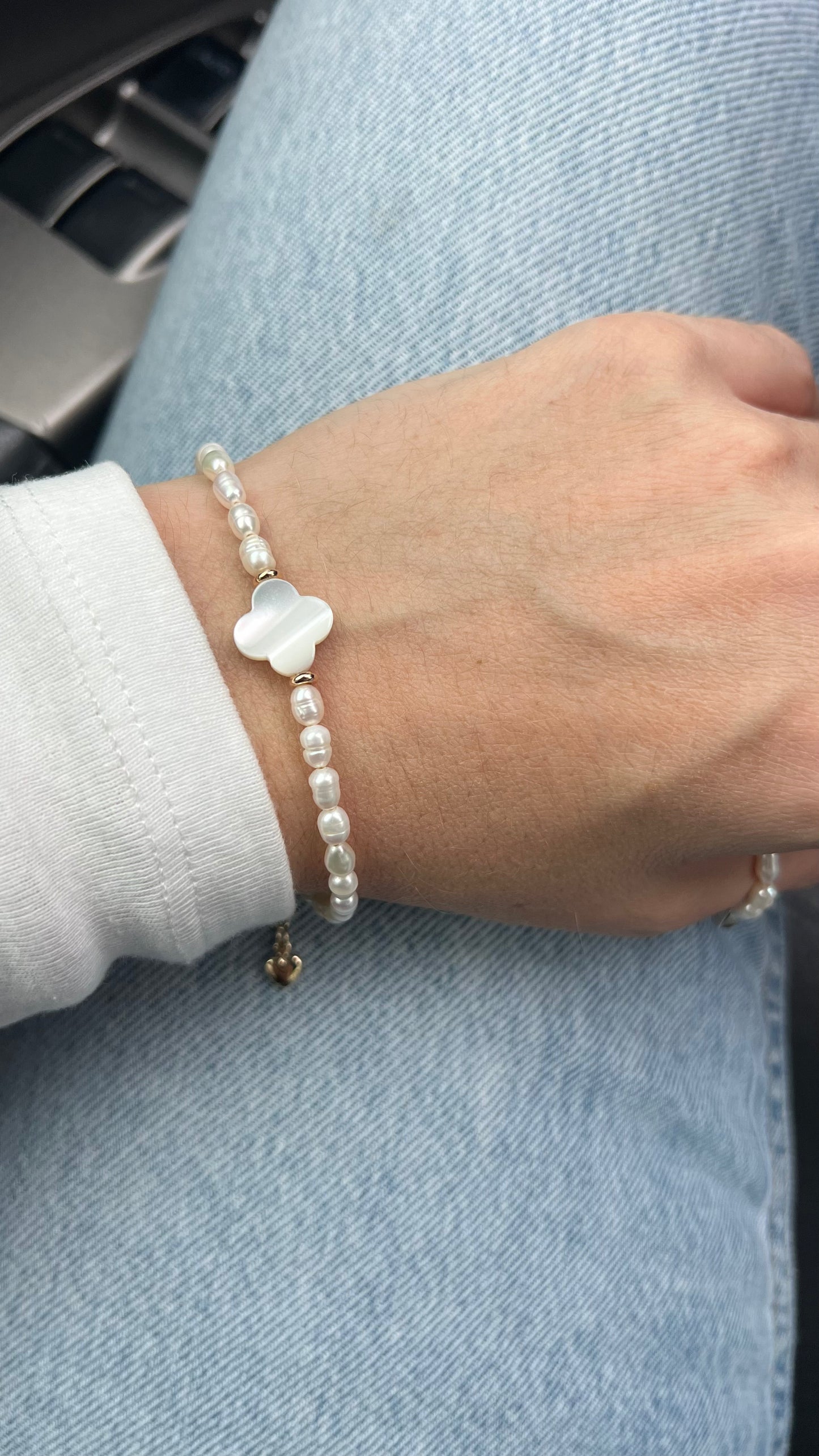 Pearl bracelet with mother-of-pearl clover pendant for hand, classic. Gift for her
