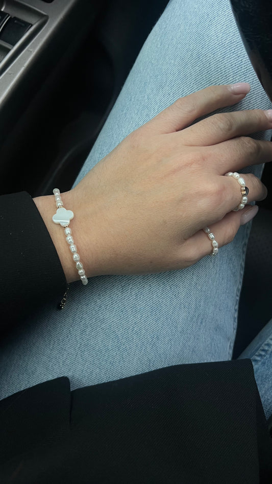 Pearl bracelet with mother-of-pearl clover pendant for hand, classic. Gift for her