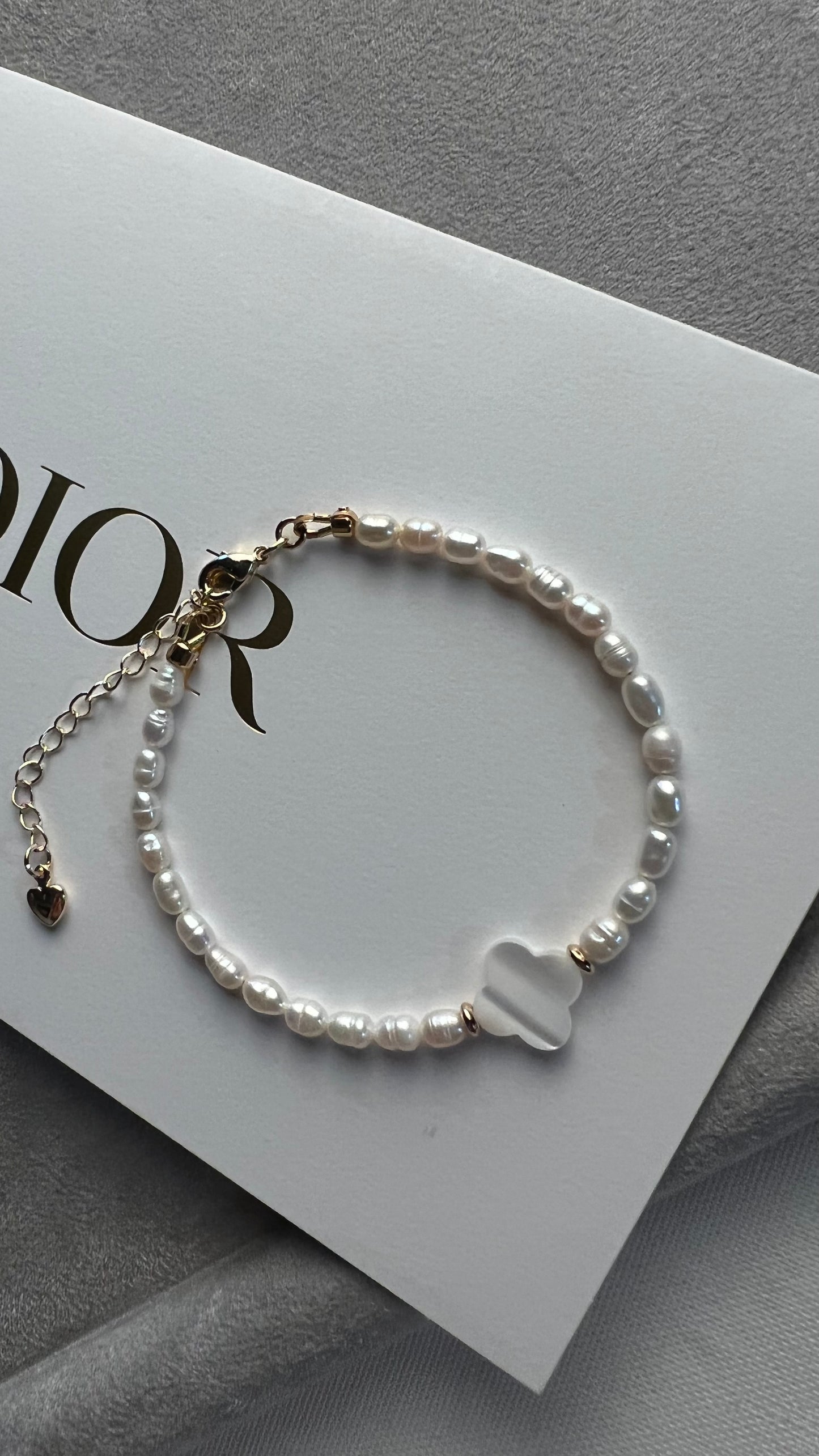 Pearl bracelet with mother-of-pearl clover pendant for hand, classic. Gift for her